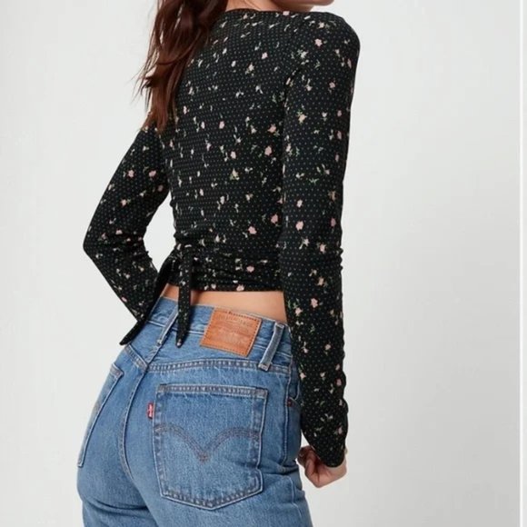 SUNDAY BEST Aritzia Floral Wrap Crop Top sz XS - Picture 4 of 9